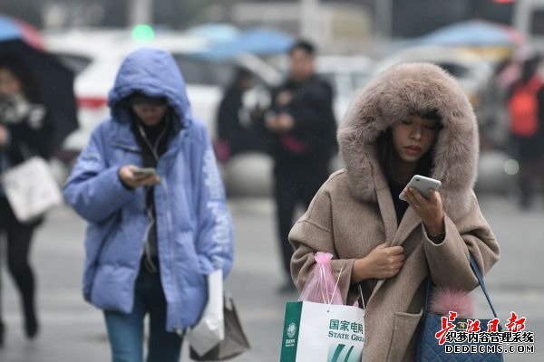 冷风冷雨降温天