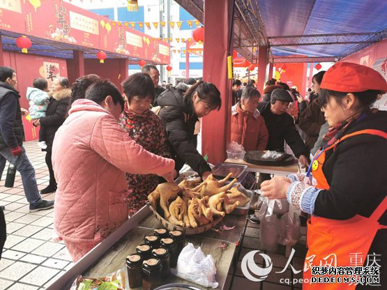 去“赶年节”买“杂拌儿”既办年货又扶贫